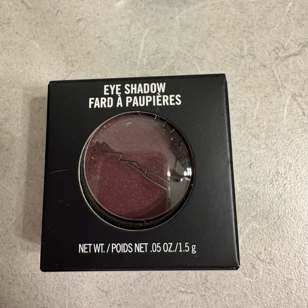 MAC Cosmetics Eyeshadow in Deep Burgundy - Sketch Velvet